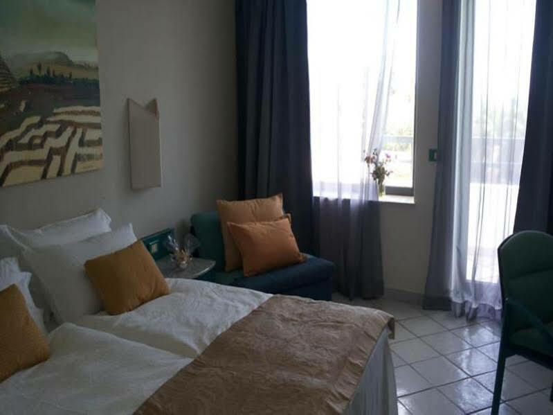 Acacia Marina Hotel Marina di Ragusa Bagian luar foto