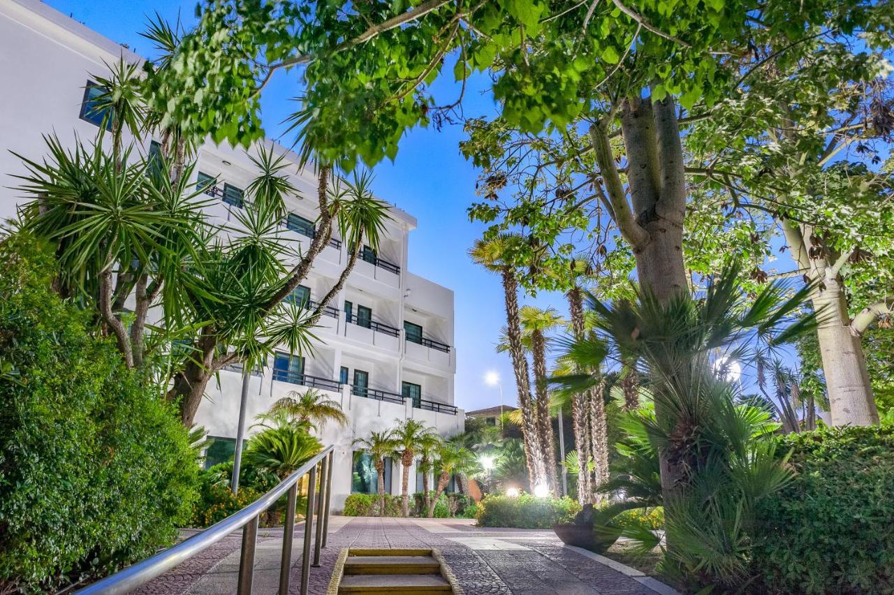 Acacia Marina Hotel Marina di Ragusa Bagian luar foto